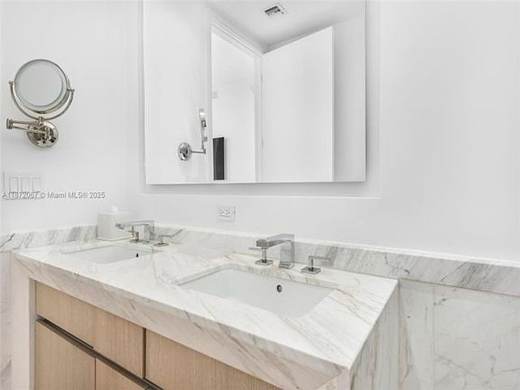 4th image of 2831 S Bayshore Dr Unit 2205