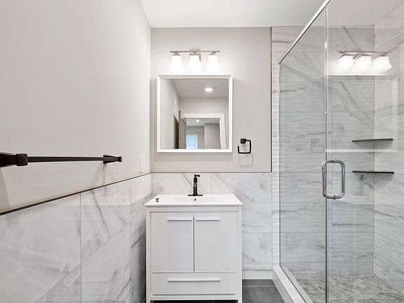 4th image of 2202 N Marshall St #3