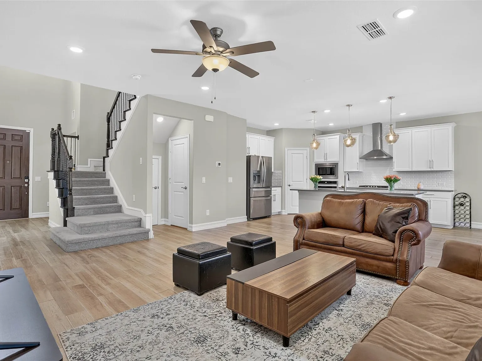 4 bed, 3.0 bath, 2519 sqft, $3,500 — Photo 3