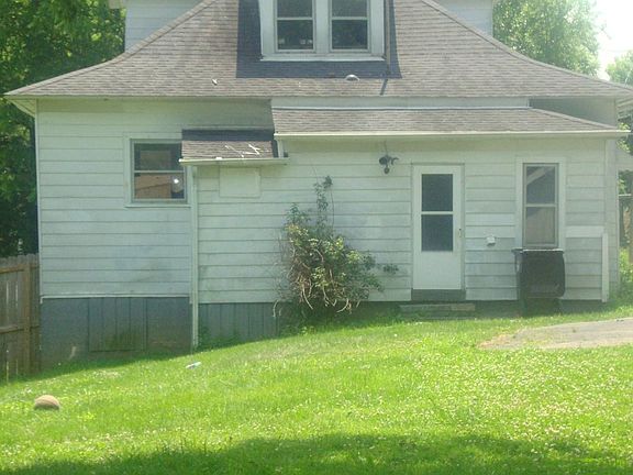 3rd image of 1313 Cypress St