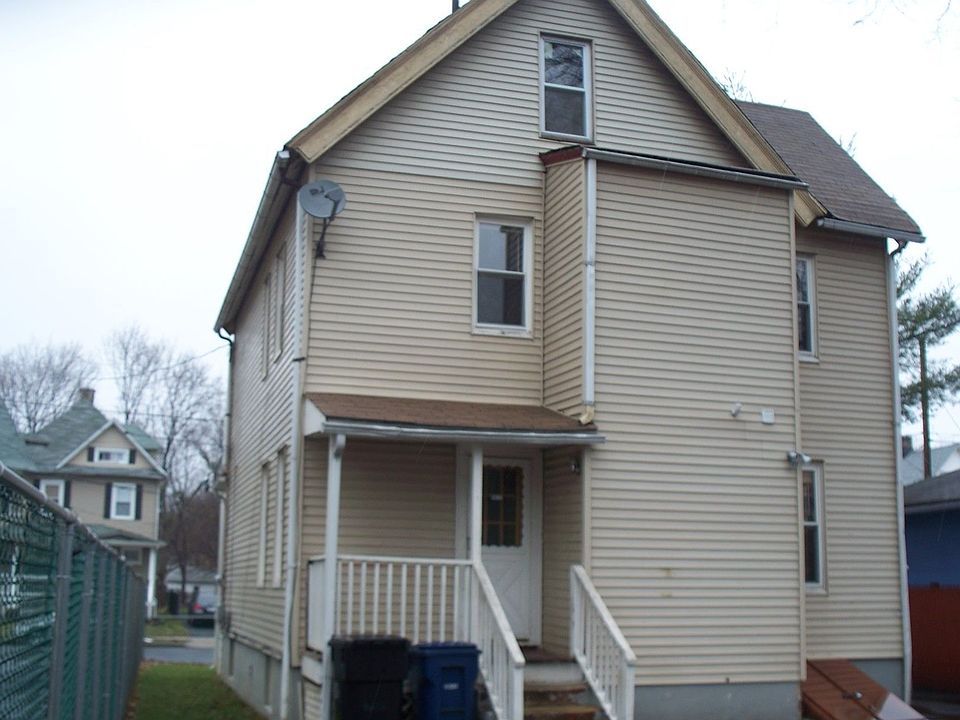 2nd image of 412-14 Spooner Ave