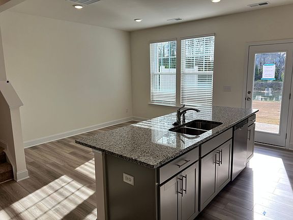 4th image of 58 Bluebottle St