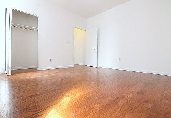 4th image of 301 W 21st St APT 3C