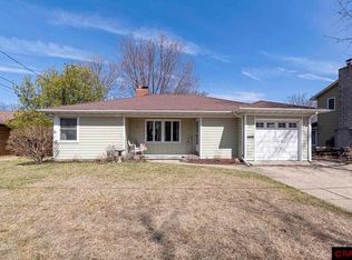 216 Westwood Dr, Mankato, MN 56001