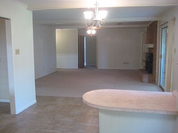 5th image of 858 Avenue F