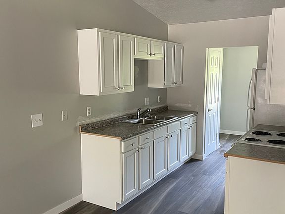3rd image of 407 Kensington Dr