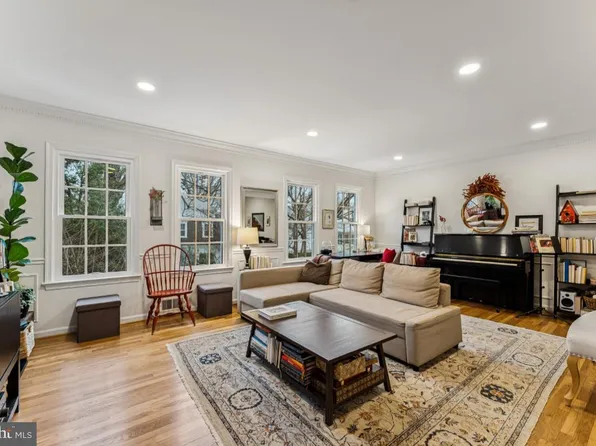 3559 Hamlet Pl, Chevy Chase, MD 20815