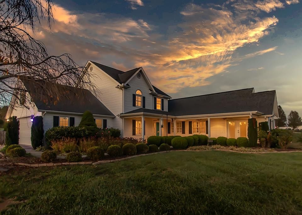 1st image of 17111 County Cork Ln