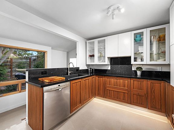 4th image of 1059 Eucalyptus Ave