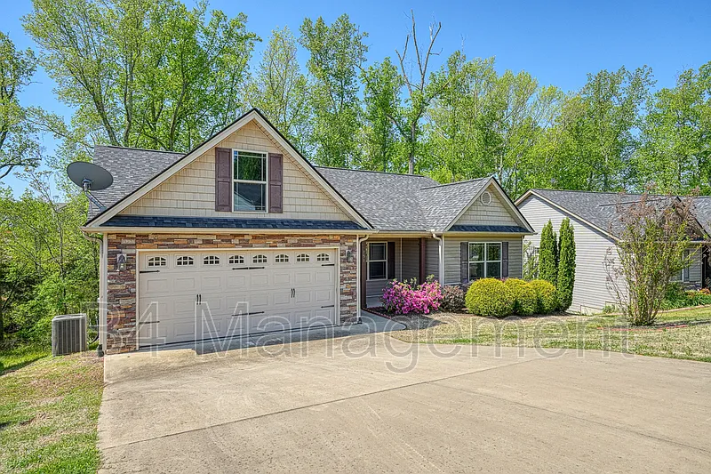 3 bed, 2.0 bath, $2,150 — Photo 1