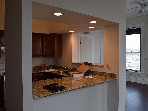 5th image of 4 1/2 W Wilson St APT C4