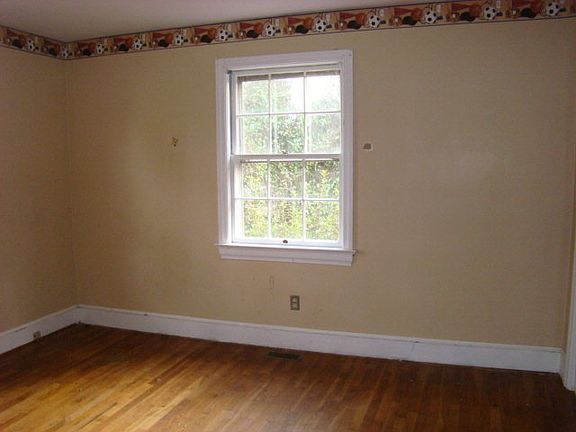 4th image of 1611 N Church St