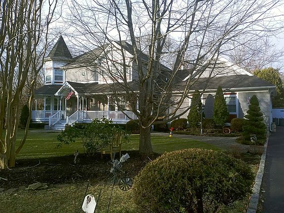 3rd image of 202 S Jamesport Ave