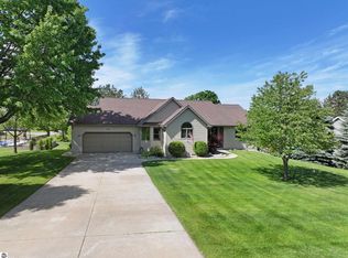 9222 Mockingbird Ln, Cadillac, MI 49601