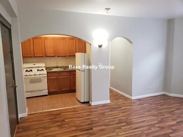 1718 W Estes Ave #303, Chicago, IL 60626