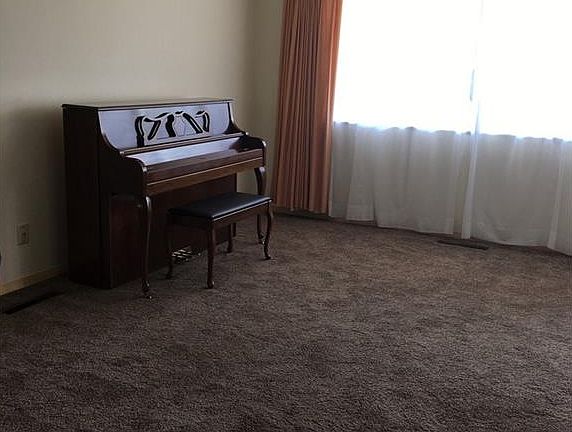 5th image of 2275 Burnside Dr
