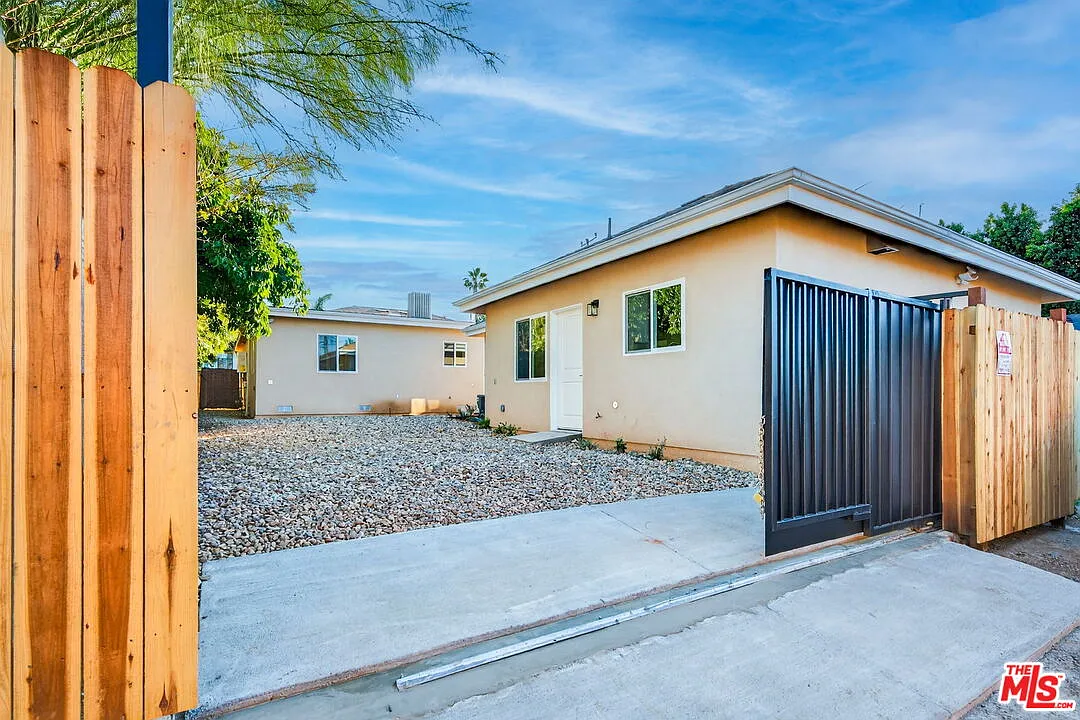 2 bed, 2.0 bath, 840 sqft, $3,100 — Photo 3