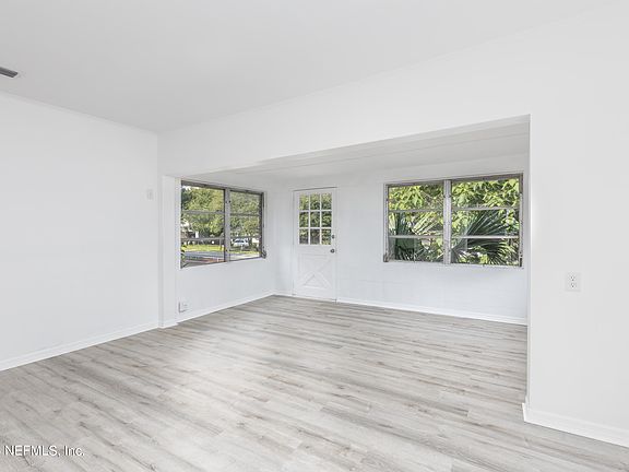 3rd image of 1588 HAMILTON Street