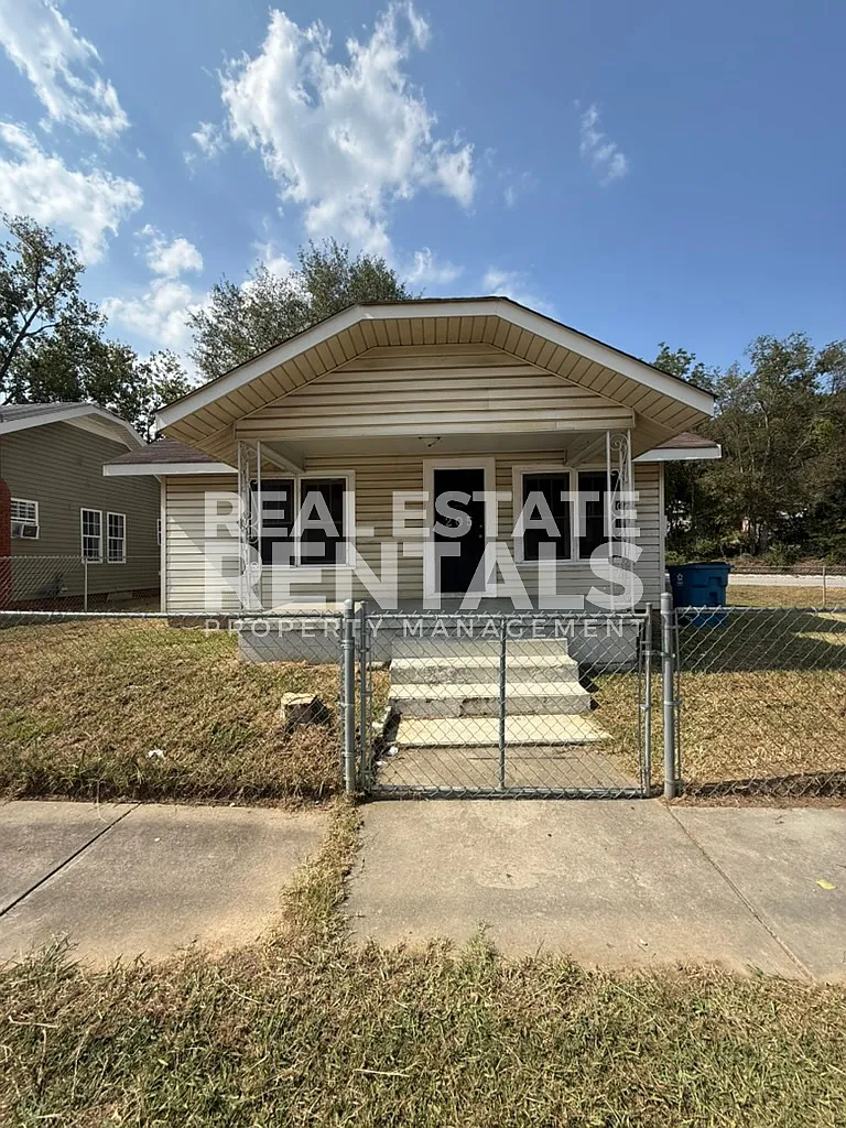 #155: 205 4th Street Southwest - 1 — Photo 1