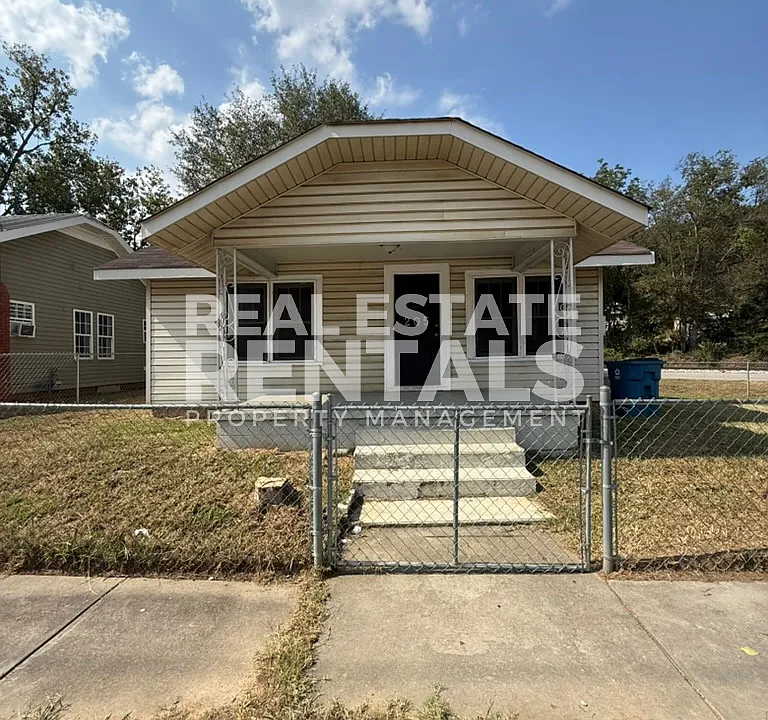 205 4th St SW