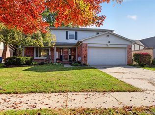 7660 Embassy Dr, Canton, MI 48187