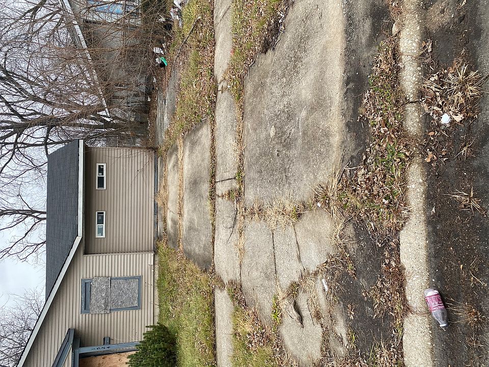 2nd image of 1524 Park Ln