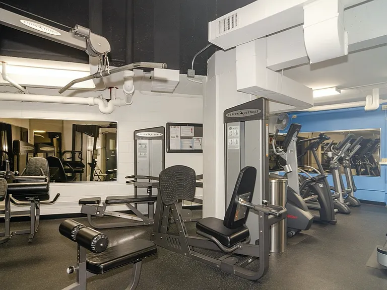 2626 N Lakeview Ave — Photo 4