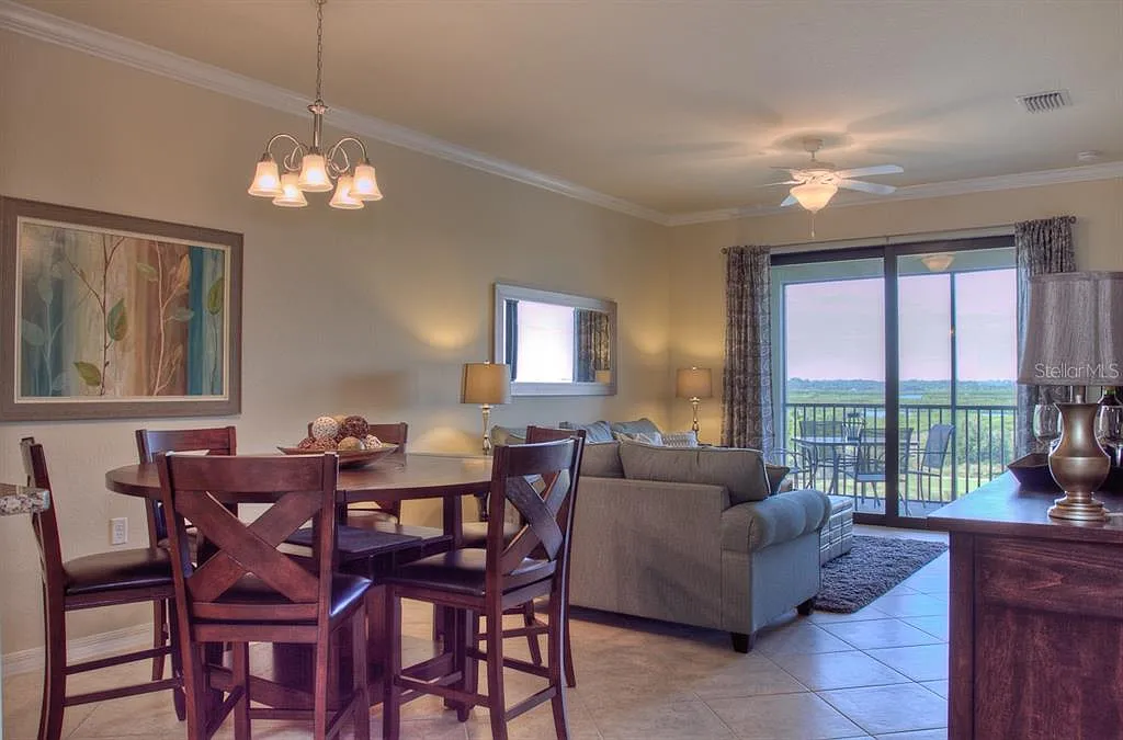 2 bed, 1121 sqft, $2,550 — Photo 4