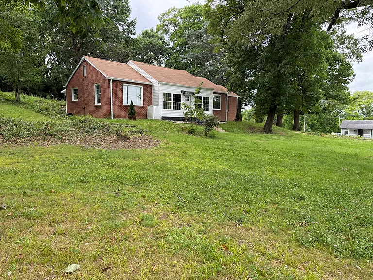 1211 Glenwood Dr — Photo 30