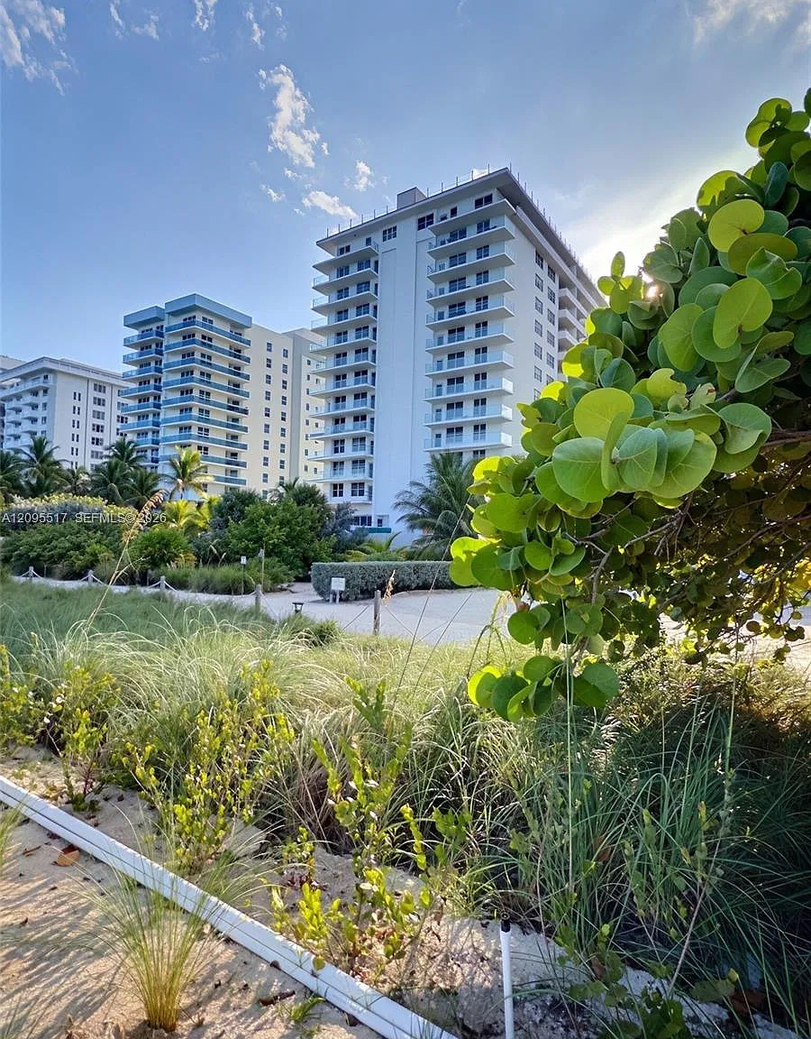 9225 Collins Ave — Photo 3