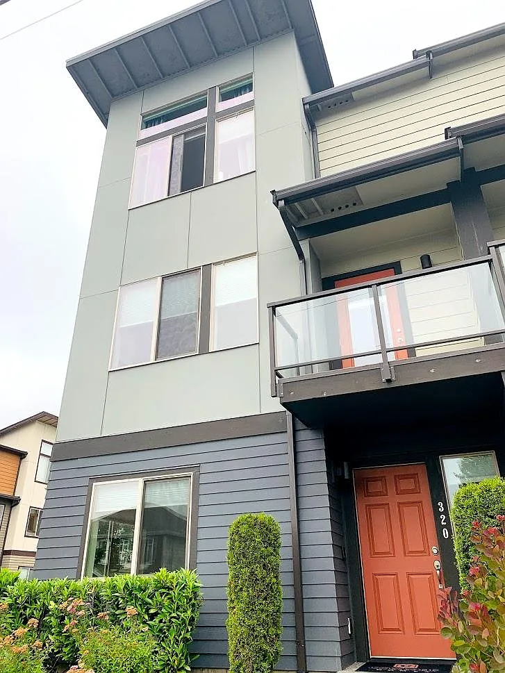 320 Bremerton Ave NE — Photo 1