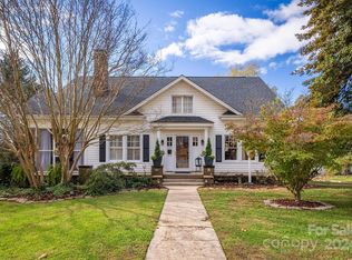 208 S College St, Morganton, NC 28655