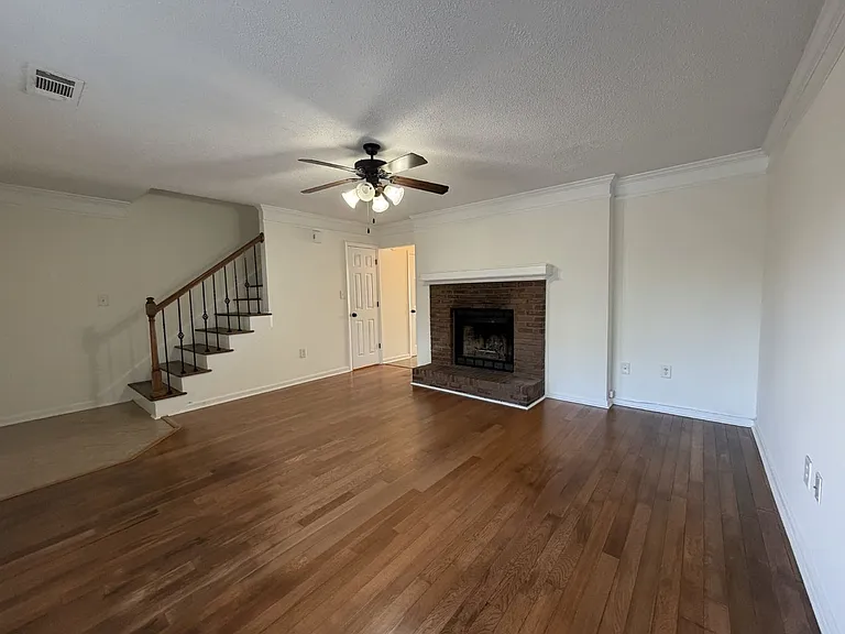 109 Tamara Ct — Photo 3