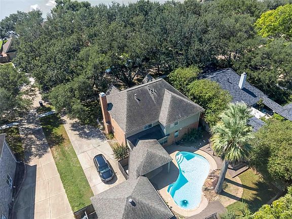 2nd image of 626 Clarenda Falls Dr