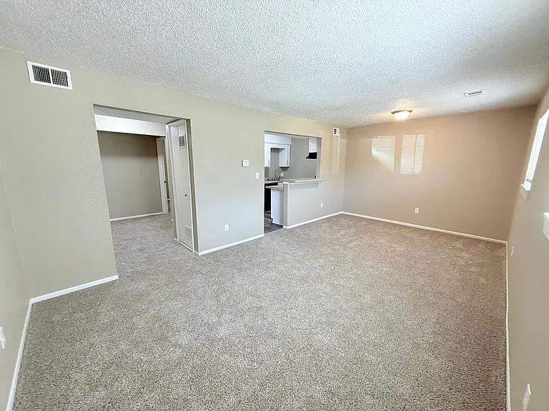1712 S Ash Ave — Photo 21