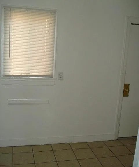 2812 3/4 Hillcrest Dr — Photo 10