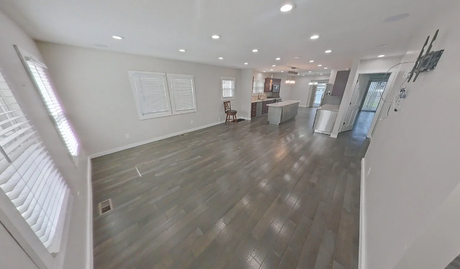 4 bed, 5.0 bath, 2146 sqft, $5,300 — Photo 2
