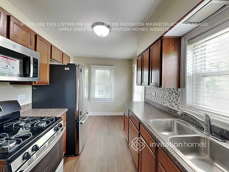 485 N Beverly Ave — Photo 9