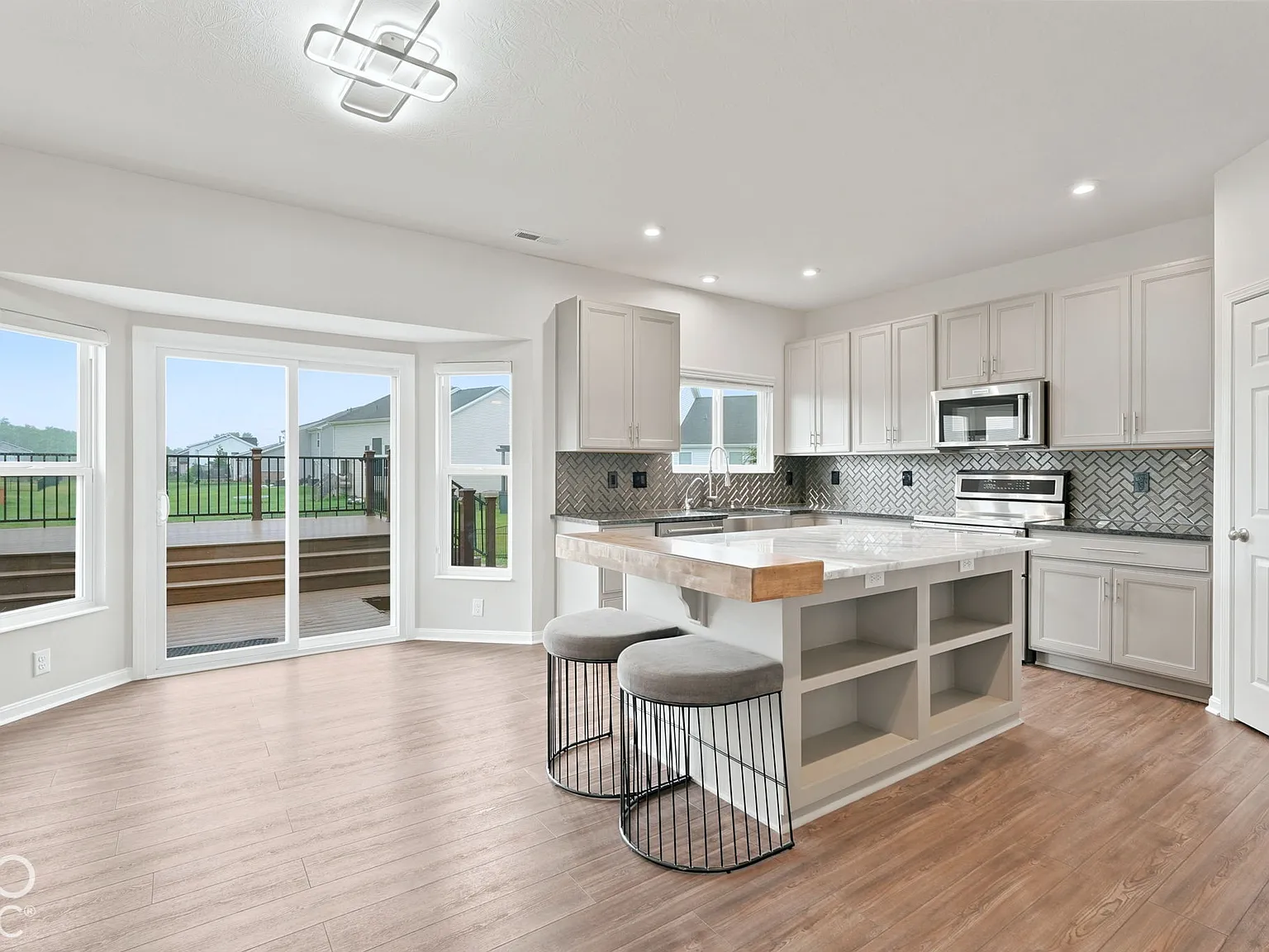 3 bed, 2.5 bath, 2288 sqft, $2,400 — Photo 3