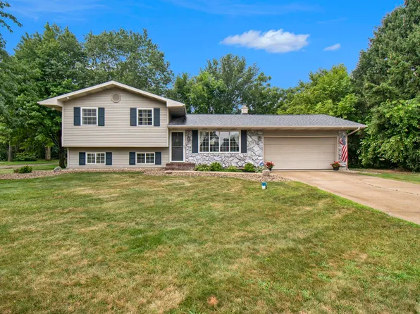 51883 Sharon Ct, Granger, IN 46530