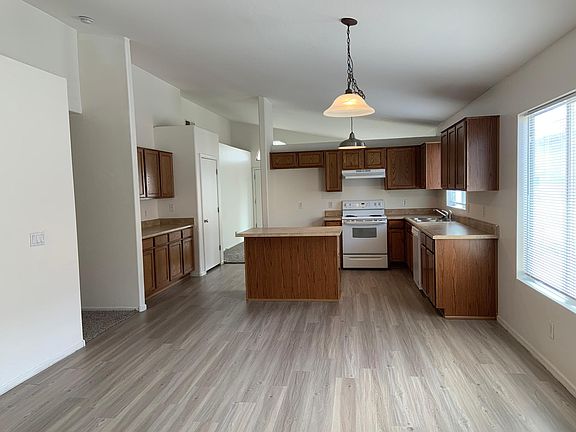 2nd image of 2724 W Wayland Dr