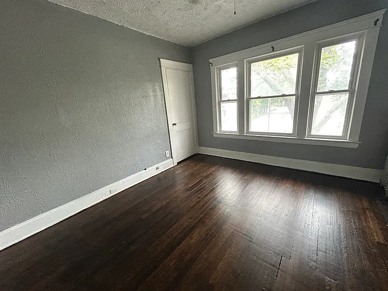 9102 Parkgate Ave — Photo 11