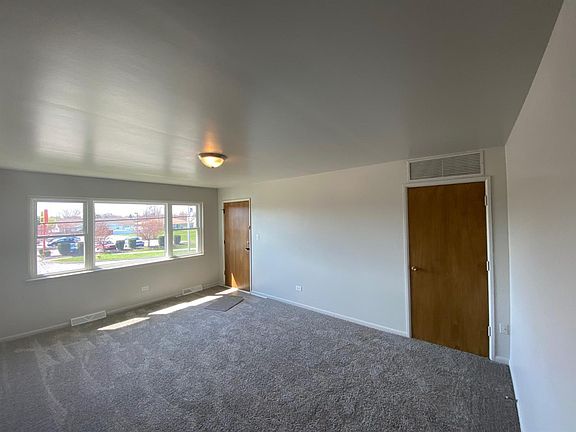 2nd image of 1609 Sheffield Ave #2S