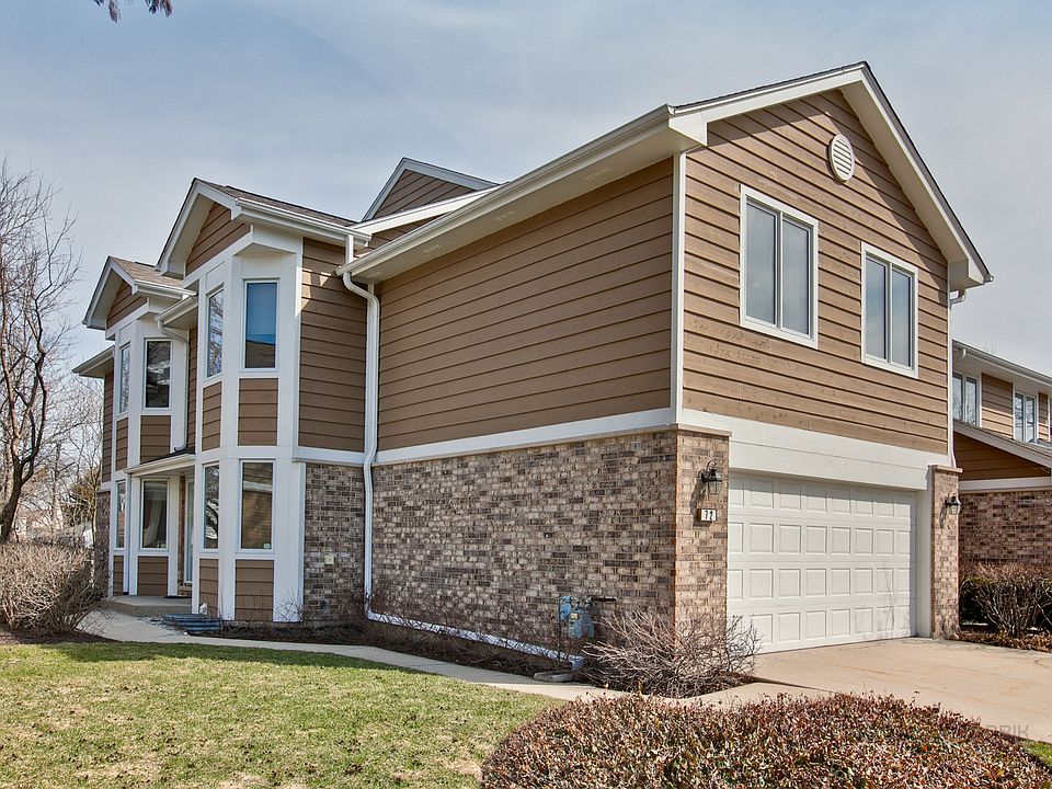 1st image of 72 Woodstone Dr