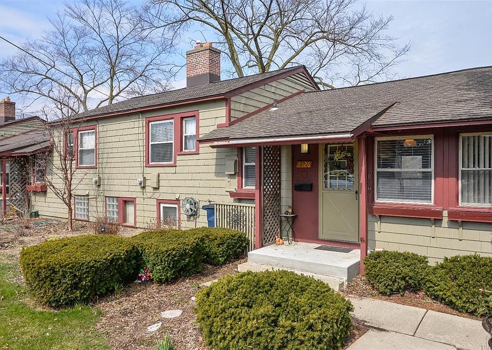1st image of 2326 Fernwood Ave