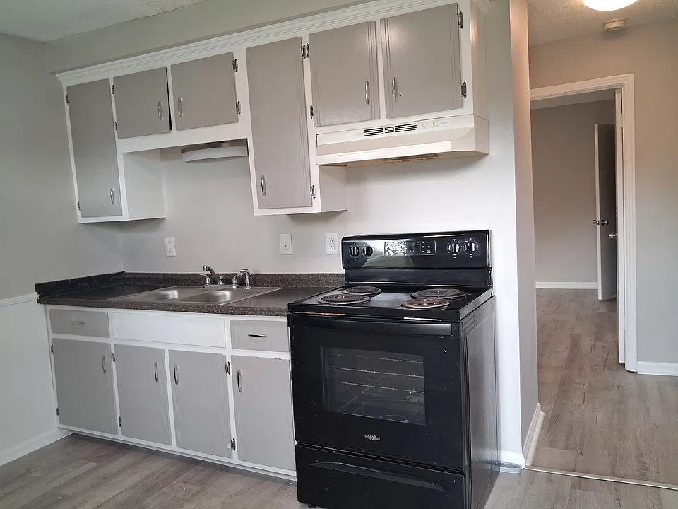 105 Old Hopkinsville Hwy #B