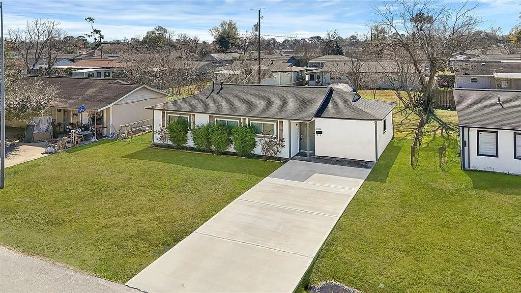 Building Photo - 2126 Hillshire Dr