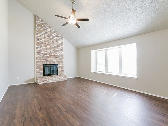 4th image of 25302 Hollybush Ln