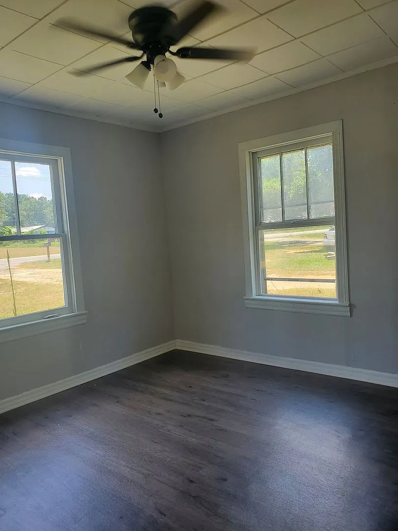 310 Savannah Ave. — Photo 2