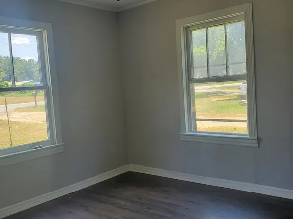 310 Savannah Ave, East Dublin, GA 31027